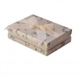 Caja de cartón para collar, Florencia Mármol blanca